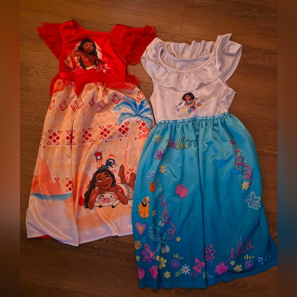 Disney Moana and Encanto Mirabel size S - Picture 1 of 6